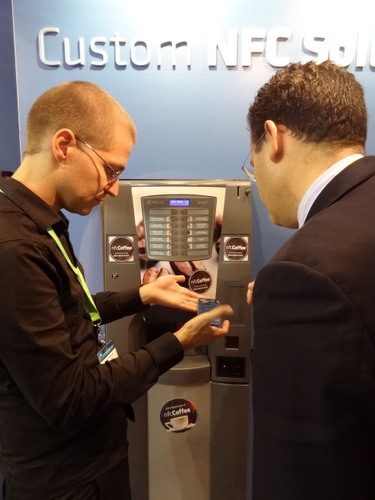 Prikaz naročanja kave z NFC tehnologijo
