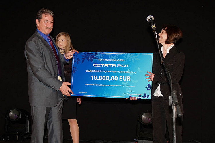 Podelitev donacije 10.000 EUR kranjski porodnišnici